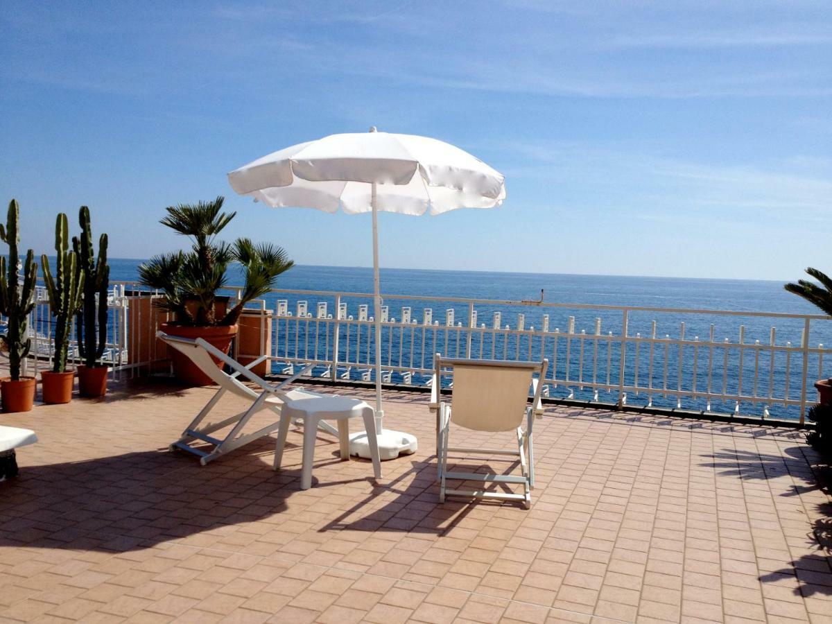 Una Terrazza Sul Mare - Balzi Rossi Ventimiglia Exterior foto